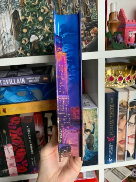 Правильне рішення з ексклюзивним зрізом. Місто вітрів книга 2 9786171512573 фото