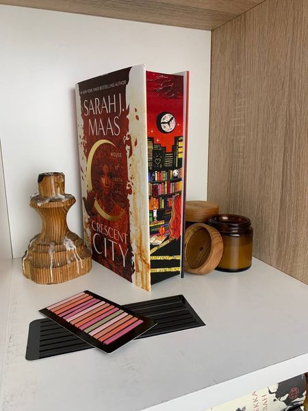 Дім Землі та Крові. Місто Півмісяця. Книга 1 з ексклюзивним зрізом  9786177914555 фото