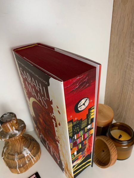 Дім Землі та Крові. Місто Півмісяця. Книга 1 з ексклюзивним зрізом  9786177914555 фото