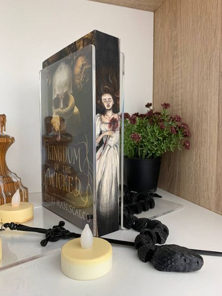Королівство нечестивих із ексклюзивним зрізом. Вітторія ді Карло. Книга 1 9786175482247-1 фото